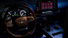 No es americana, es una van híbrida japonesa espaciosa apta para llevar a toda la familia