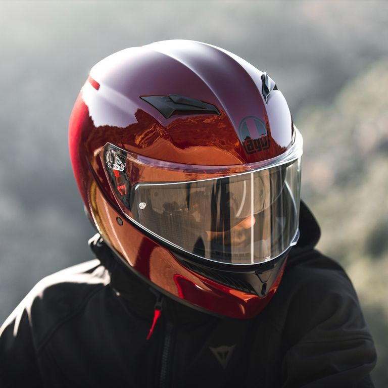 Así se limpia un casco de moto correctamente
