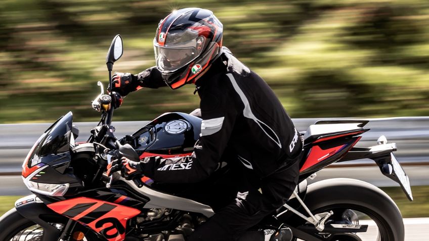 ¿Cómo limpiar un casco de motociclista? Así se debe hacer por dentro y por fuera