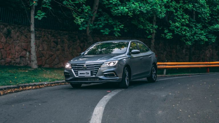 Qué tan bueno es el auto sedán MG 5 2023