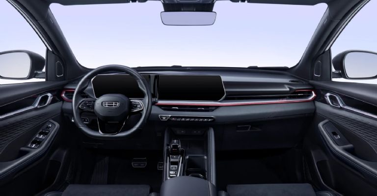 Motor e interior de la Geely Coolray 2024