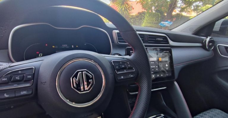 Motor e interior de la MG ZS EV 2024