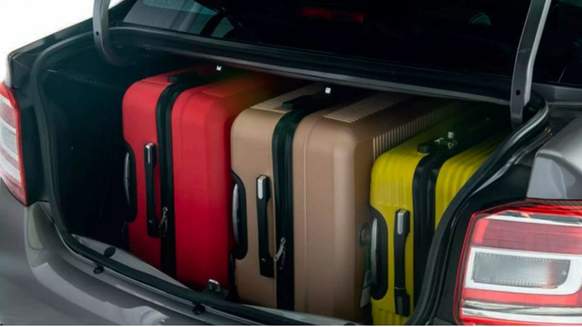 Respira profundo antes de ver el sedán 2024 de Renault con las 3b's: Bueno, bonito y barato