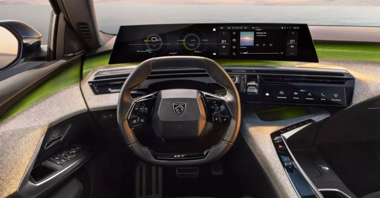 Motor e interior de la Peugeot E-5008 2025