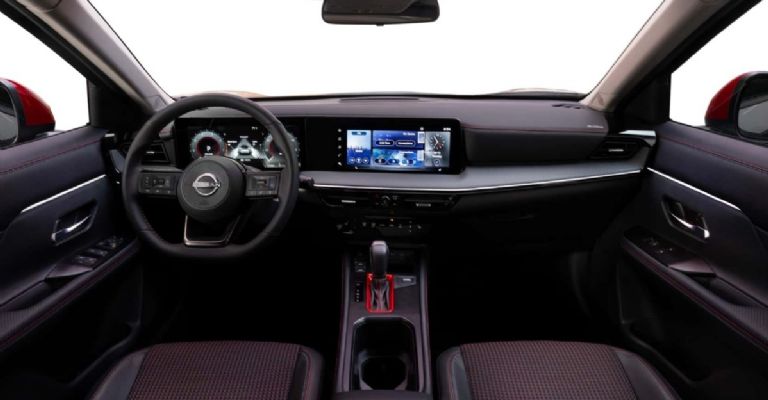 Motor e interior de la Nissan Kicks 2025
