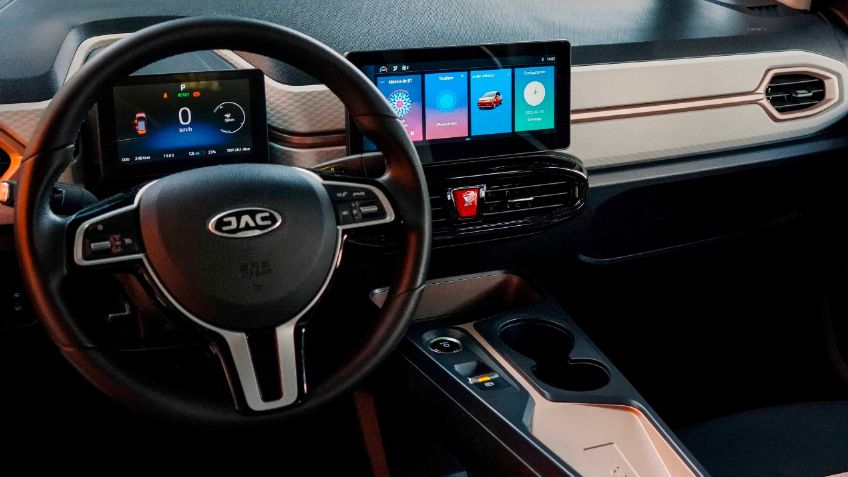 El auto eléctrico sedán que promete que no extrañarás al Nissan Versa este 2024