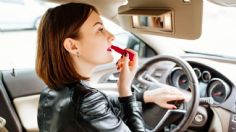 ¿Maquillarse mientras conduces amerita una infracción?, ¡la manita de gato sale cara!