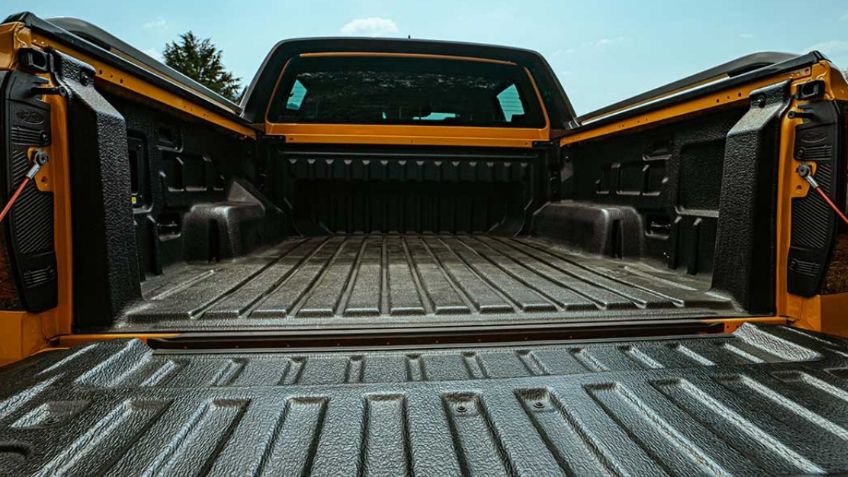 Es pick-up, tiene un buen nivel de carga, no es de China y es tecnológica