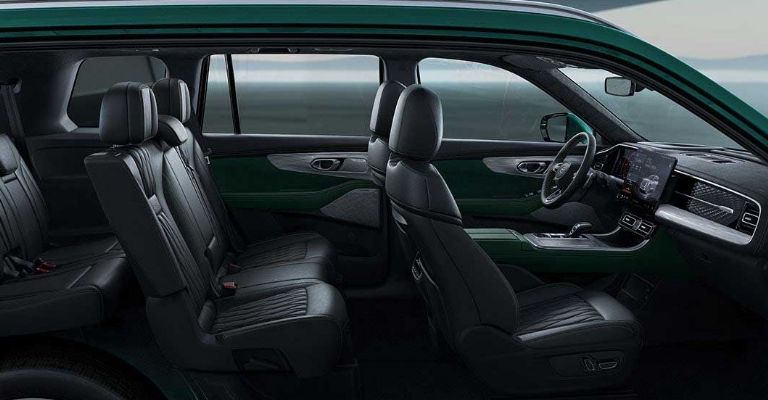 Motor e interior de la GAC GS8 2024