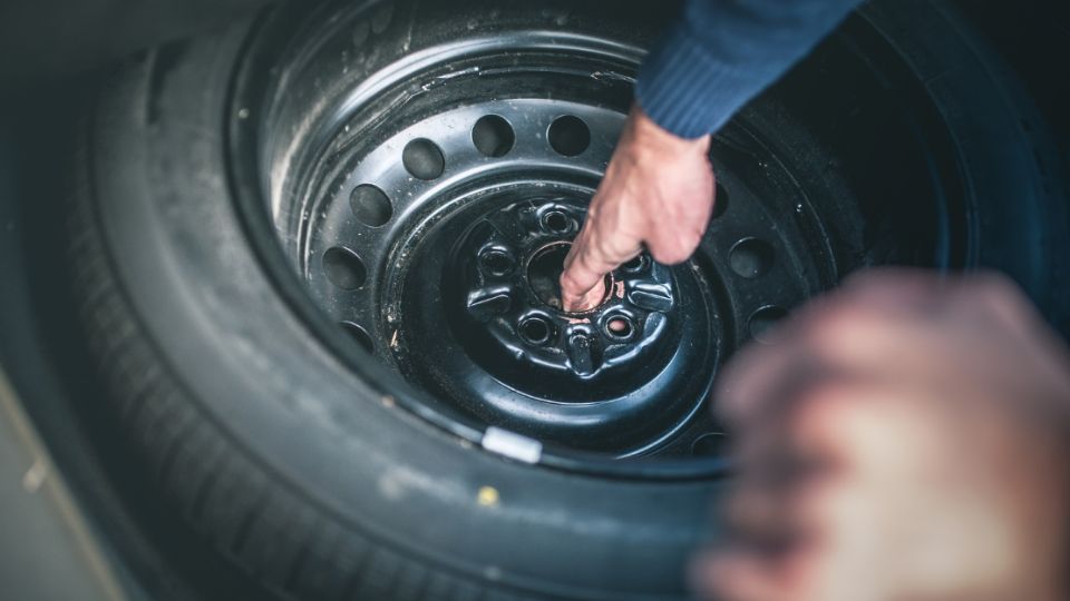 ¿Cuánto tiempo se puede manejar con la llanta de repuesto?