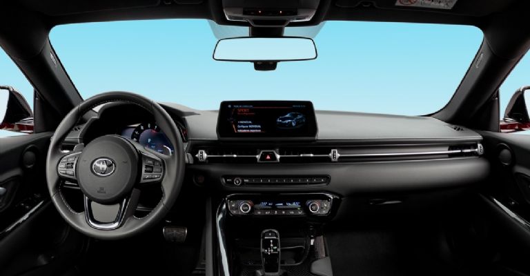Motor e interior del Toyota Supra 2024