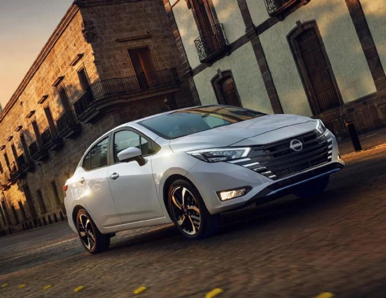 Nissan Versa 2024