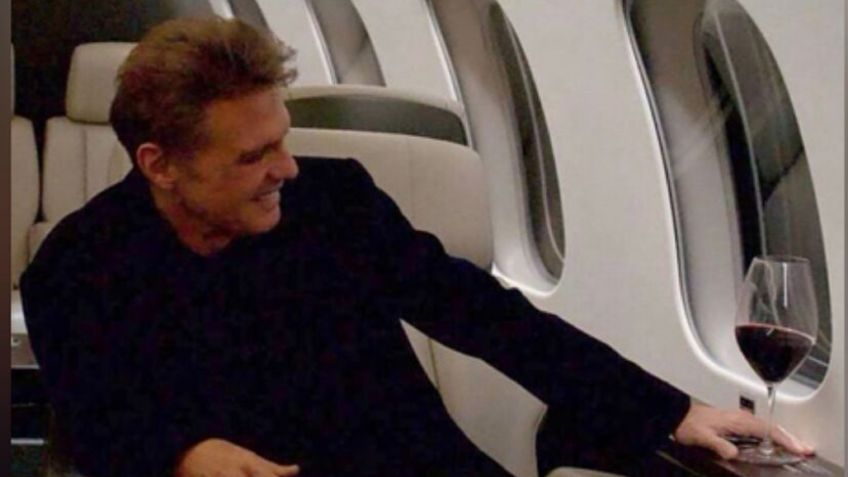 Michelle Salas presume foto con Luis Miguel a bordo de un avión privado