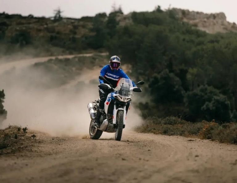 Características de la moto adventure Aprilia Tuareg 660