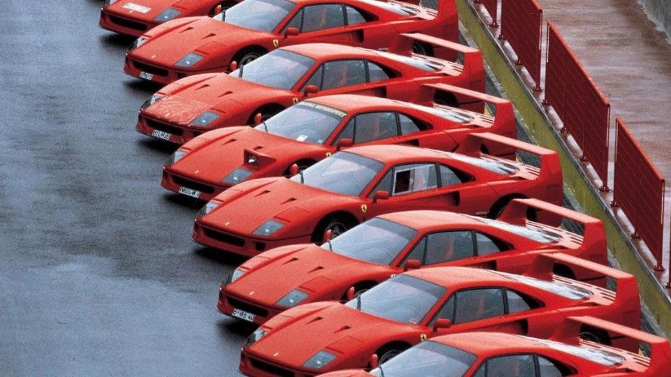 El Ferrari F40 es uno de los autos deportivos más exclusivos del mercado.