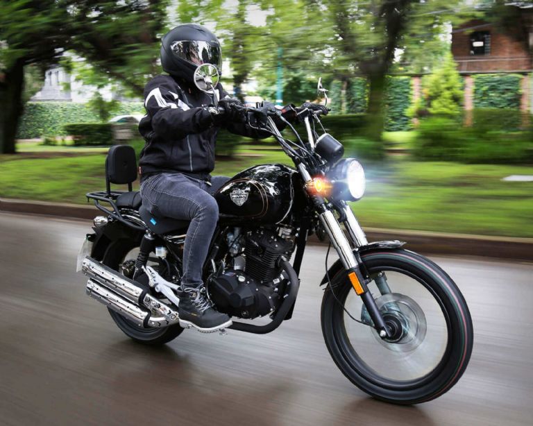 Cuántos kilómetros por litro da la motocicleta Vento Thunderstar 300 XL