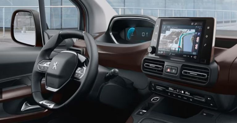 Motor e interior de la Peugeot Rifter 2024