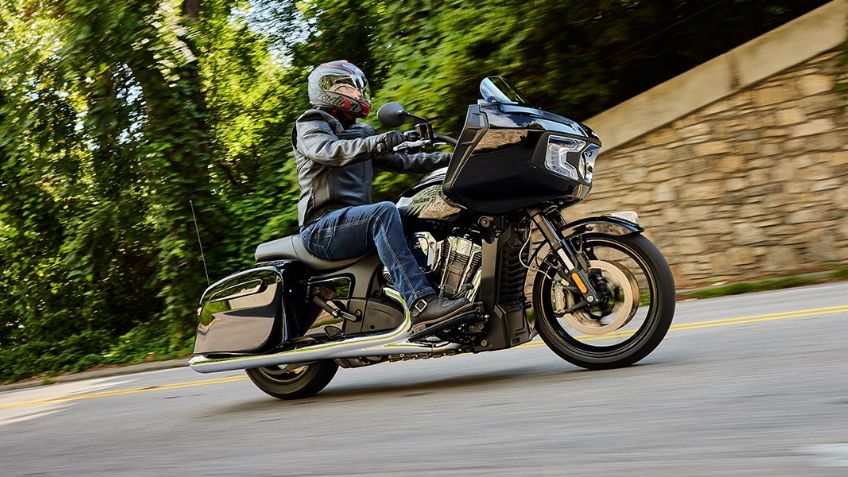 ¿Qué motor tiene la Indian Challenger 2024?  Es una motocicleta cómoda, pero de estilo agresivo