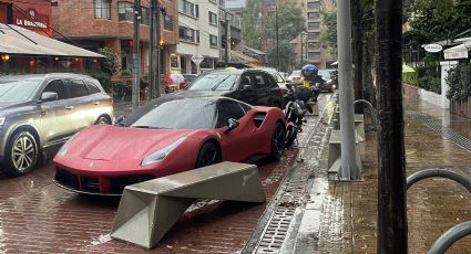 ¡Conductor del año! Hombre se vuelve viral por traer un Ferrari, pero sin saber estacionarse