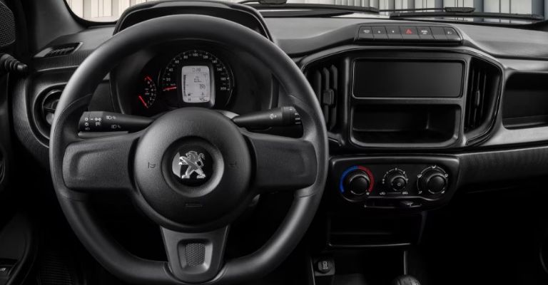 Motor e interior de la Peugeot Partner Rapid 2024