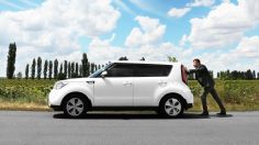 ¿Buena o mala idea? Los pros y contras de empujar un auto si se queda sin batería