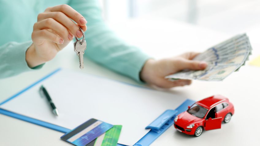 El mejor jefe del mundo; le regaló autos nuevos a sus empleados para agradecer su esfuerzo