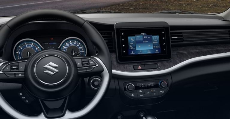 Motor e interior de la Suzuki Ertiga XL7 Boostergreen 2024