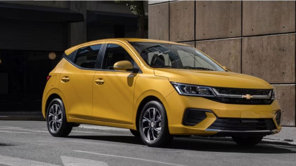 El Aveo se vende en versión hatchback este 2024.