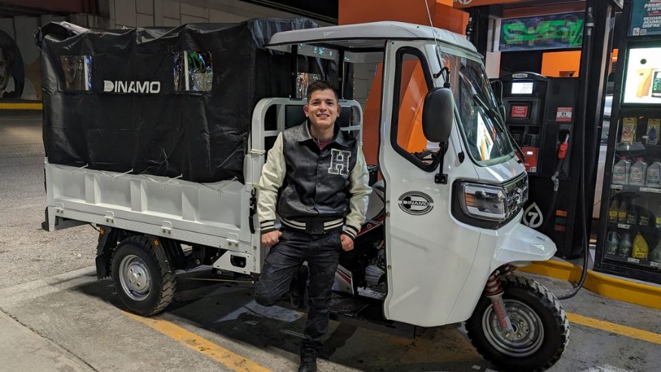 Daniel Martínez es un joven que desde hace mucho ayuda a los perritos de la calle.