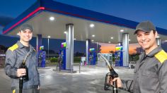 VIDEO: ¡Se arma bailongo! Captan a despachadores de gasolina bailando el Payaso del Rodeo