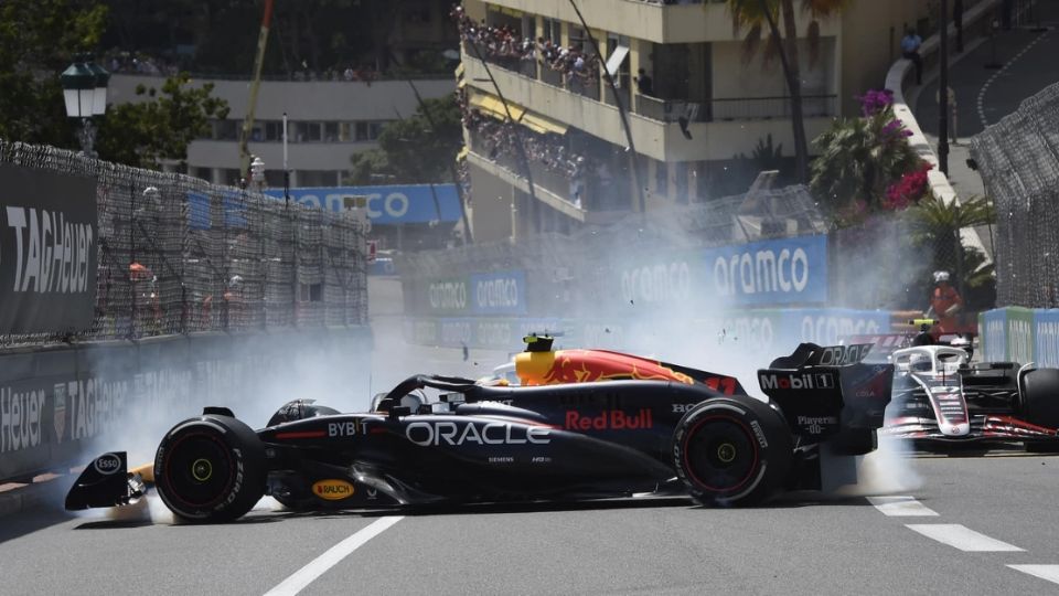 Checo Pérez salió ileso del accidente con Kevin Magnussen.