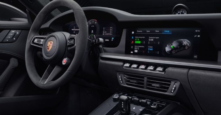 Motor e interior del Porsche 911 2025
