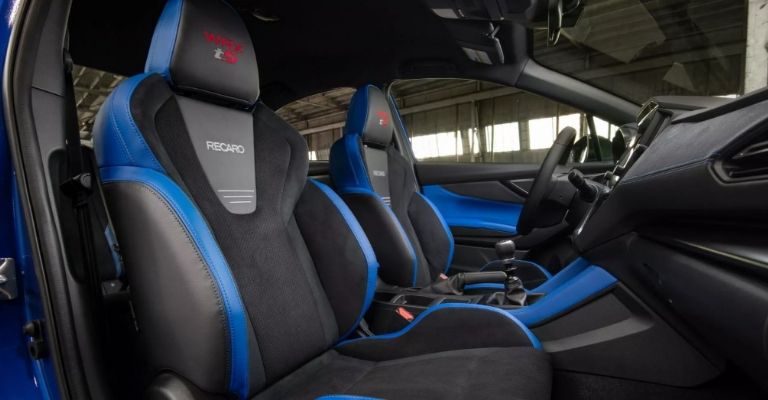 Interior del Subaru WRX tS 2025