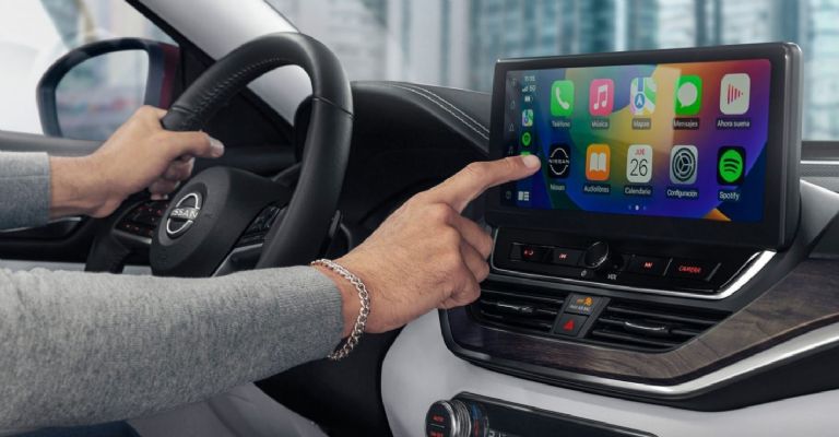 Motor e interior del Nissan Altima 2024