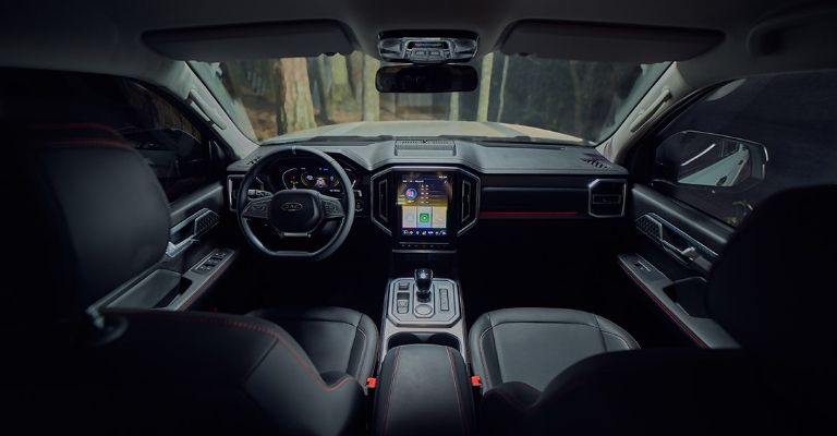 Motor e interior de la JAC Frison T9 2024