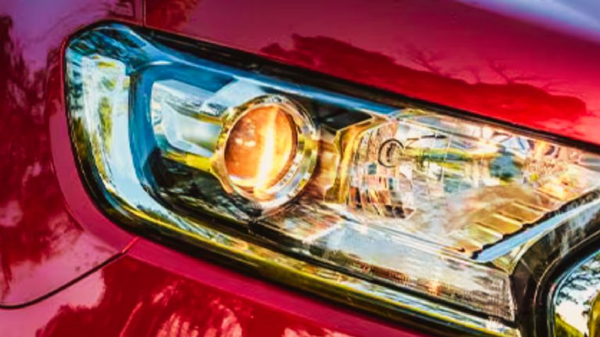¡Fórmula casera! El truco de los vendedores de autos para dejar los faros como nuevos