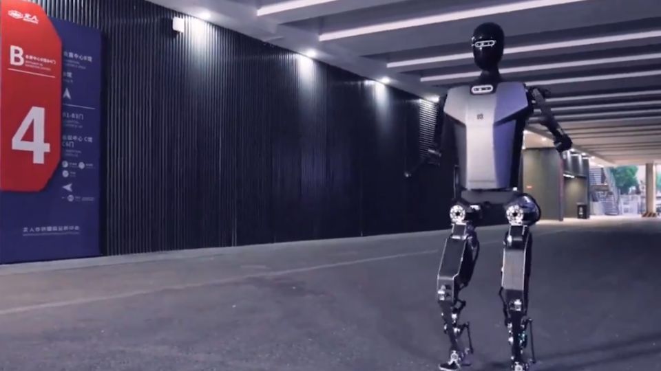 Este robot humanoide es eléctrico y corre como cualquier ser humano.