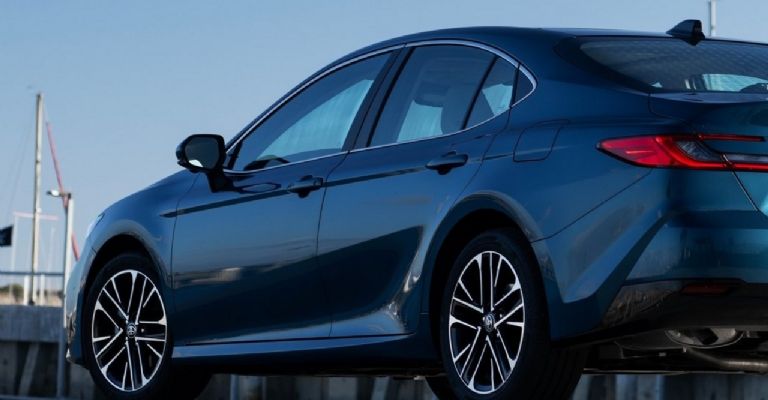 Toyota Camry 2024: ¿Vale la pena comprar este sedán espacioso?