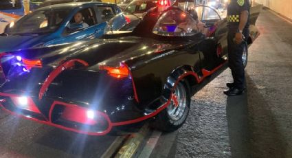 ¡Un Batimóvil invadió el carril del Metrobús y recibió una multa! Ni Batman se salva en CDMX