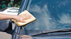 ¿Cómo puedo quitar los rayones de mi parabrisas?