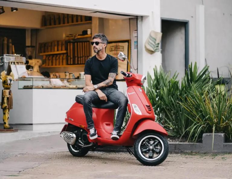 Cuánto cuesta un scooter Vespa SXL 150