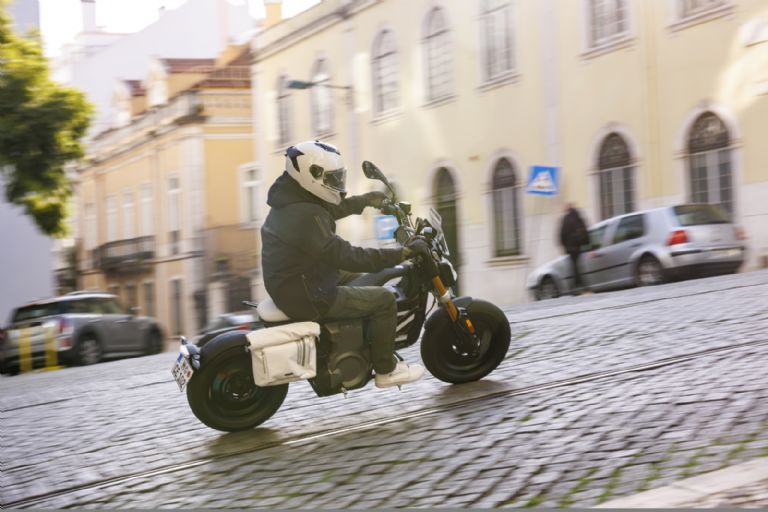 Cuánto cuesta la moto eléctrica BMW CE 02