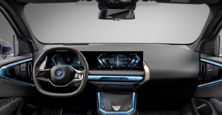 Motor e interior de la BMW X3 2025
