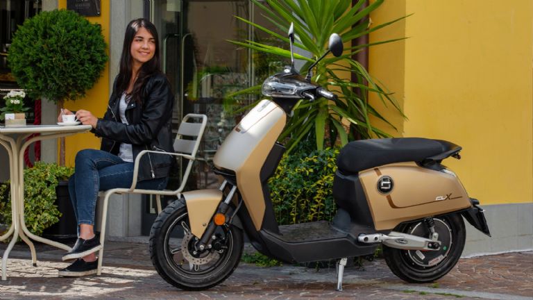 Características y especificaciones de la moto eléctrica Super Soco Cux