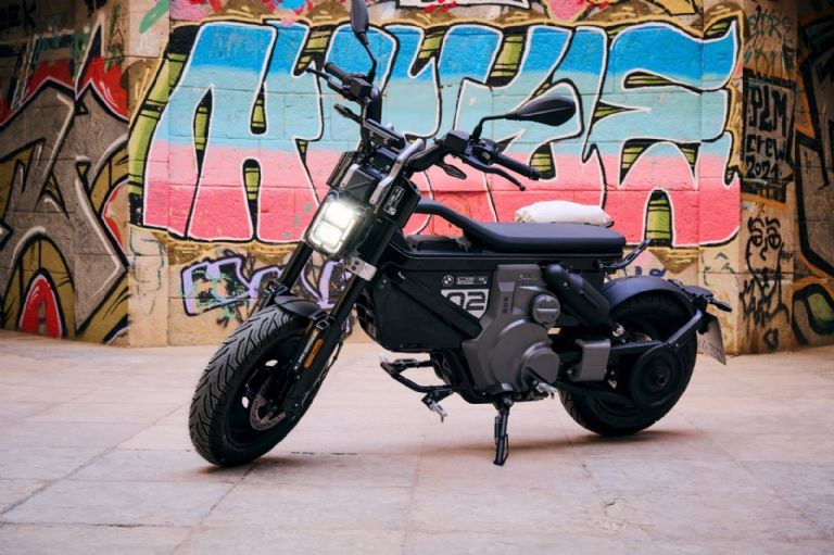 BMW CE 02 Moto eléctrica de lujo