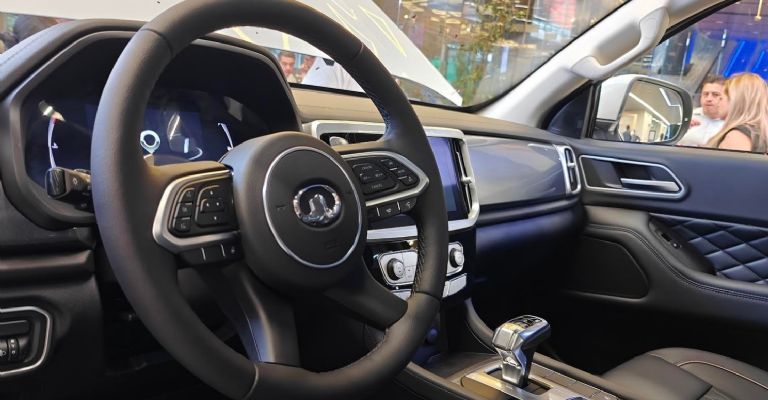 Interior de la GWM Poer 2024