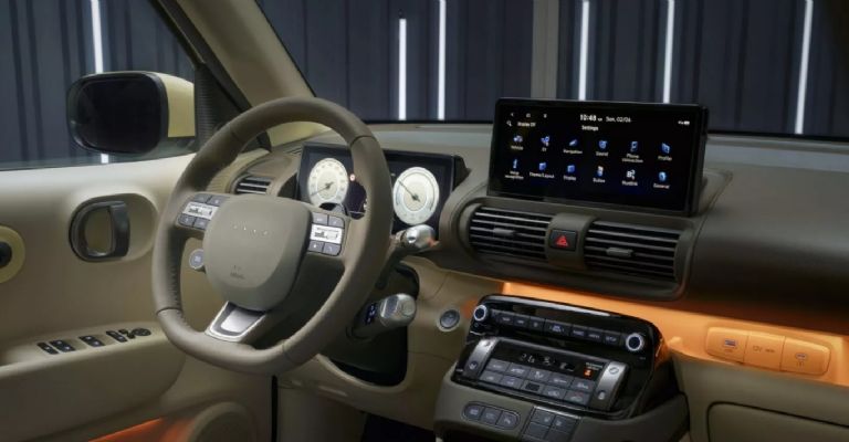 Motor e interior de la Inster 2025