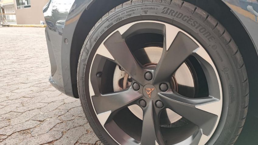 Pequeño, pero picoso: El Cupra que es un hatchback potente y elegante a la vez