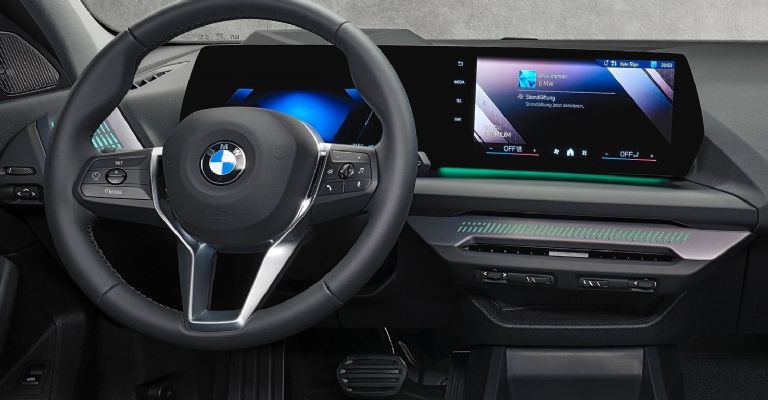 Motor e interior del BMW Serie 1 2025