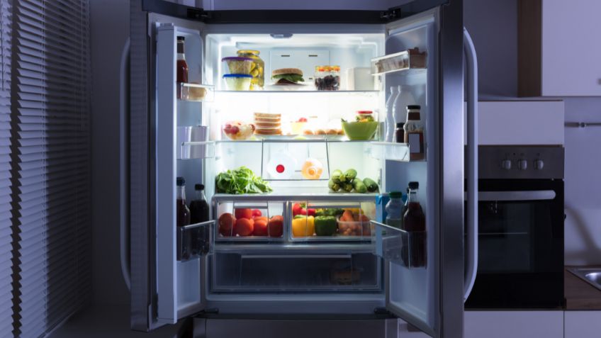 Lo tienes en el refri, y te funcionará para quitar los malos olores dentro del auto